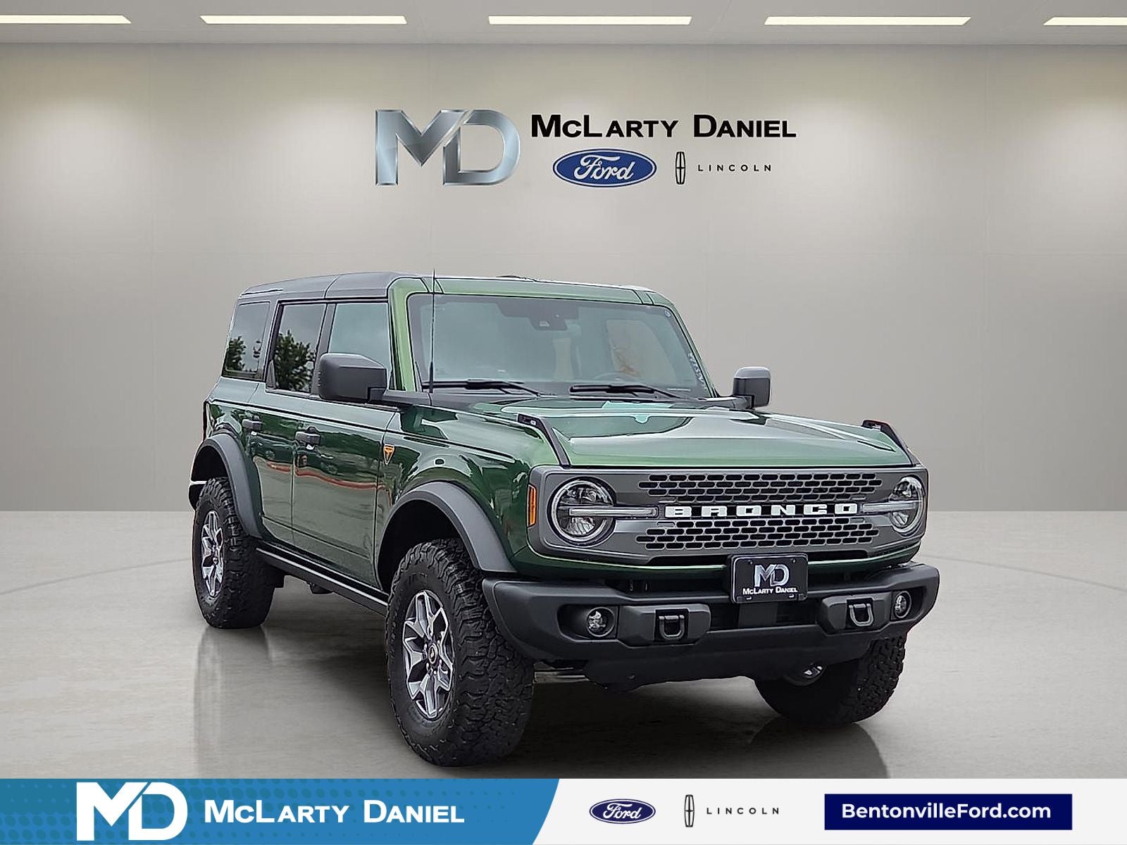 2025 Ford Bronco Badlands in Green Metallic — front three-quarter view