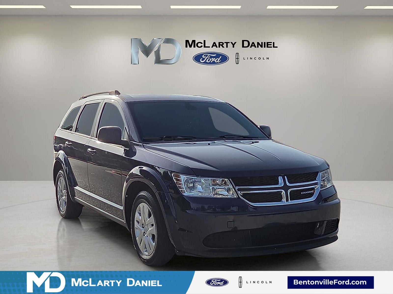 2018 Dodge Journey SE in Contusion Blue Pearlcoat — front three-quarter view