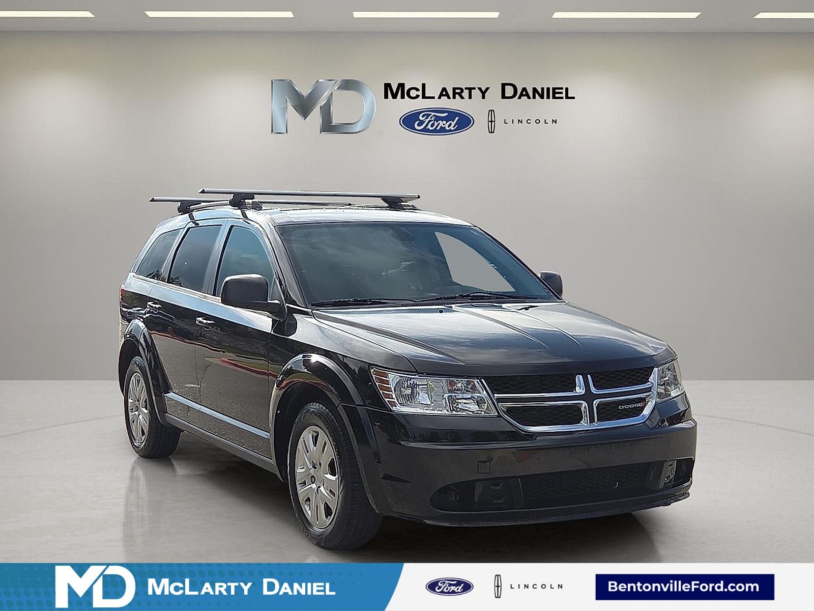 2020 Dodge Journey SE in Pitch Black Clearcoat — front three-quarter view