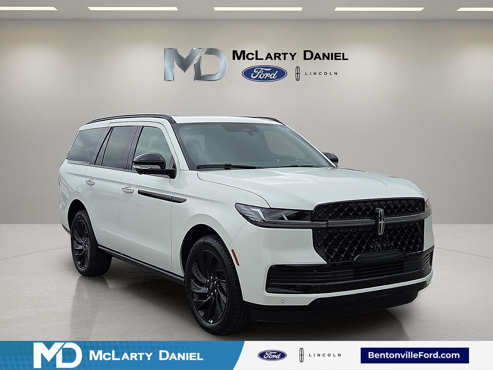 2026 Lincoln Navigator Reserve in White Metallic — front three-quarter view