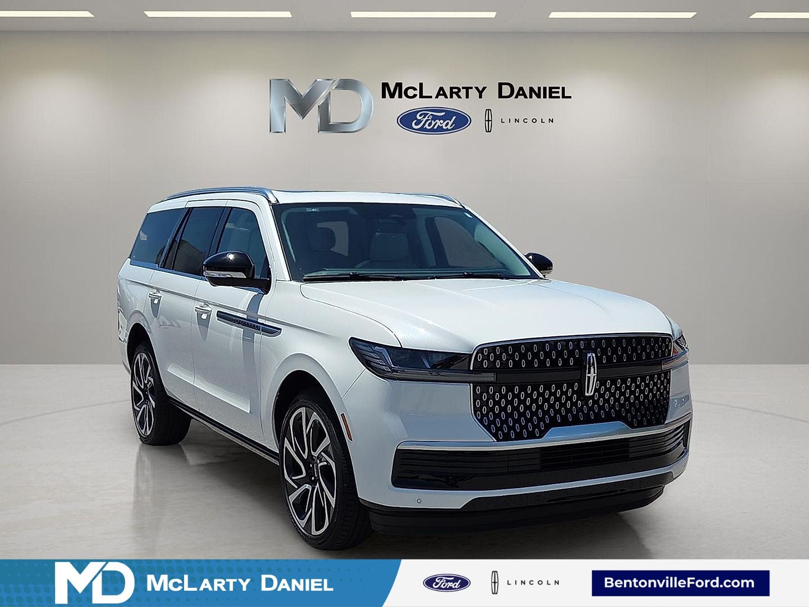 2026 Lincoln Navigator Reserve in White Metallic — front three-quarter view