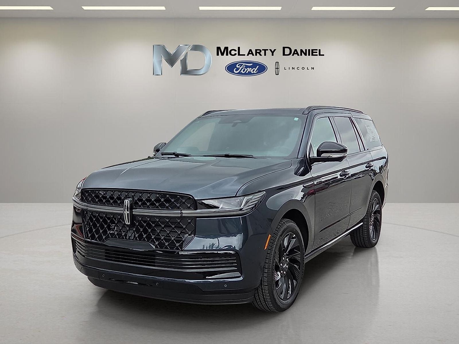 2026 Lincoln Navigator — side profile view