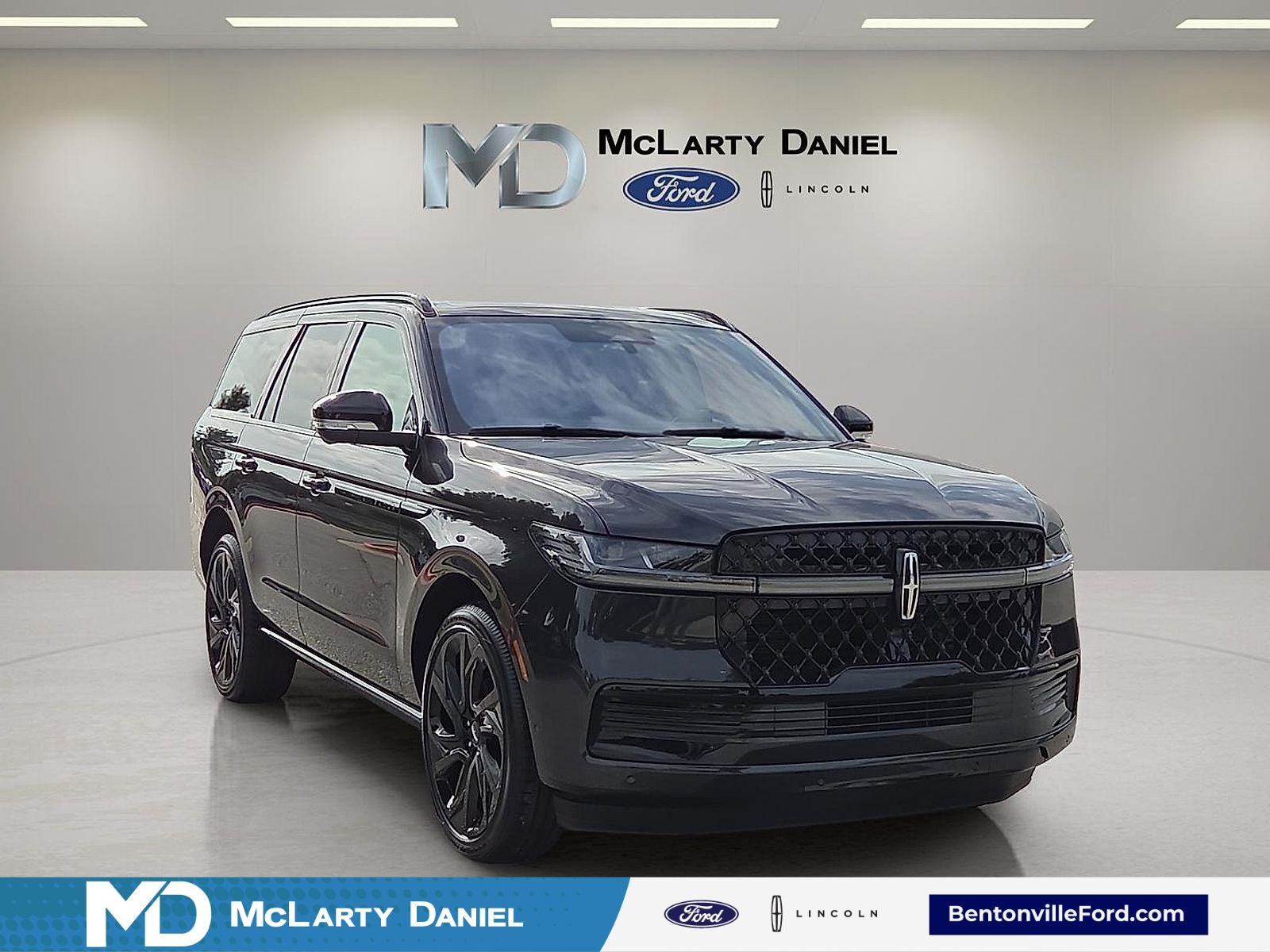2025 Lincoln Navigator Black Label in Starlight Gray Premium Colorant — front three-quarter view