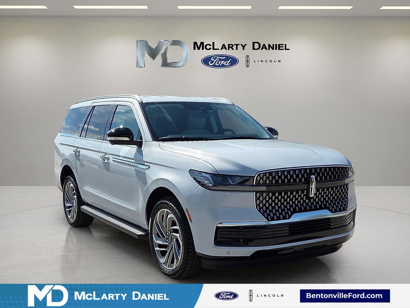 2026 Lincoln Navigator Premiere in Crystal White Metallic Clearcoat — front three-quarter view
