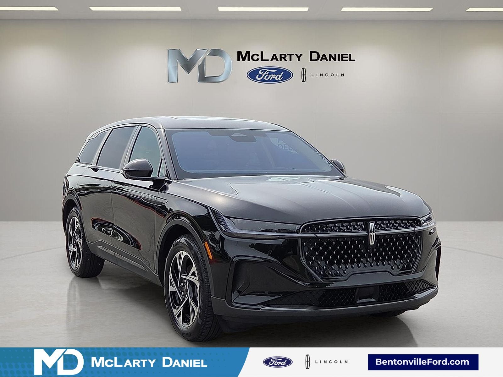 2025 Lincoln Nautilus Premiere in Infinite Black Metallic Clearcoat — front three-quarter view