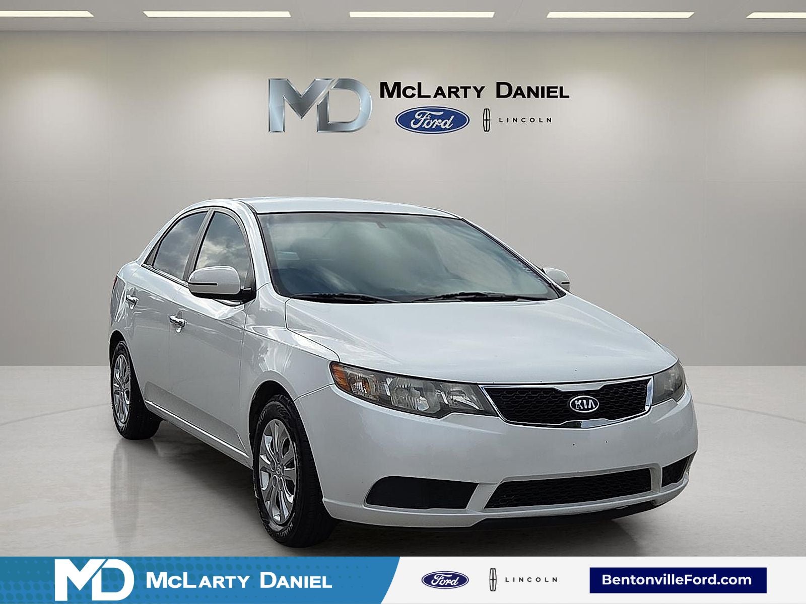 2013 Kia Forte EX in Snow White Pearl — front three-quarter view